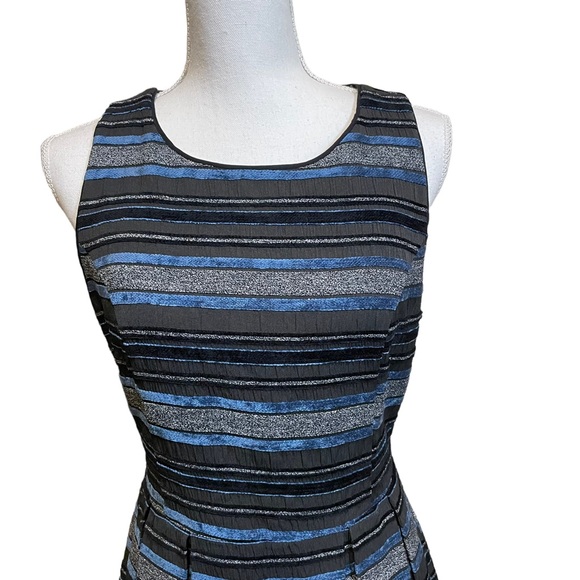 NWT Forever 21 Striped Structured Midi Dress. Size M - Picture 4 of 10